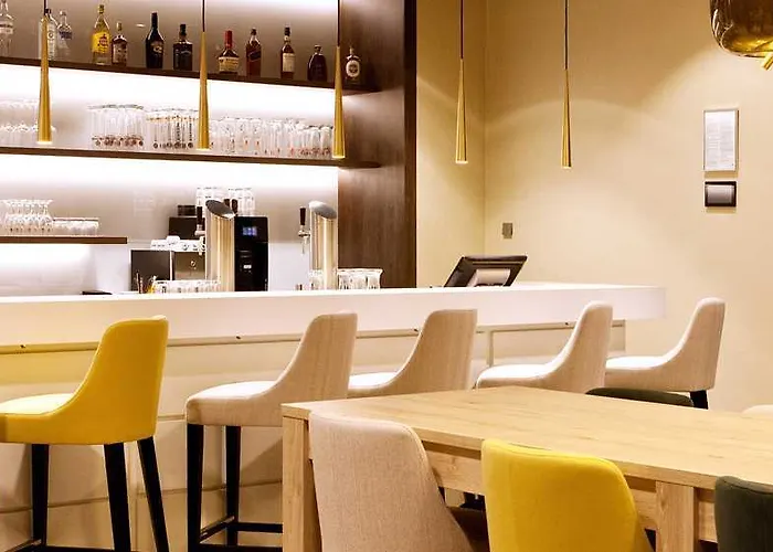 Hampton By Hilton East Side Gallery מלון 3*