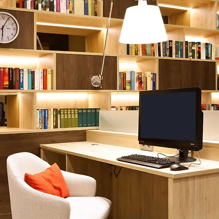 Hampton By Hilton East Side Gallery 酒店 3*